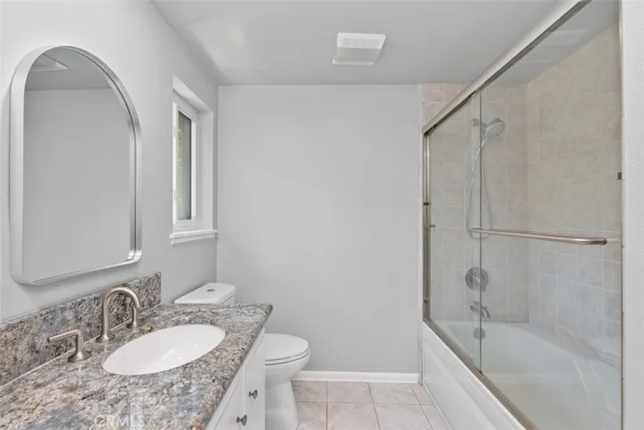 Upstairs Hallway Bathroom