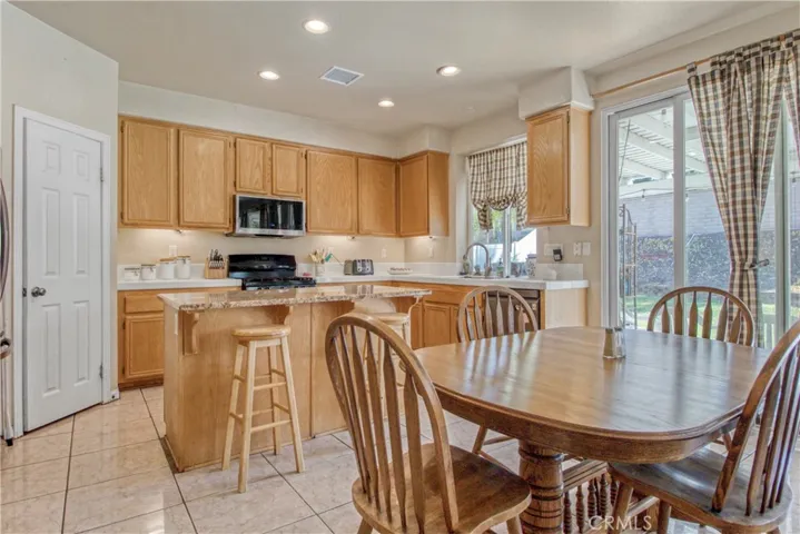 Kitchen Dining Area