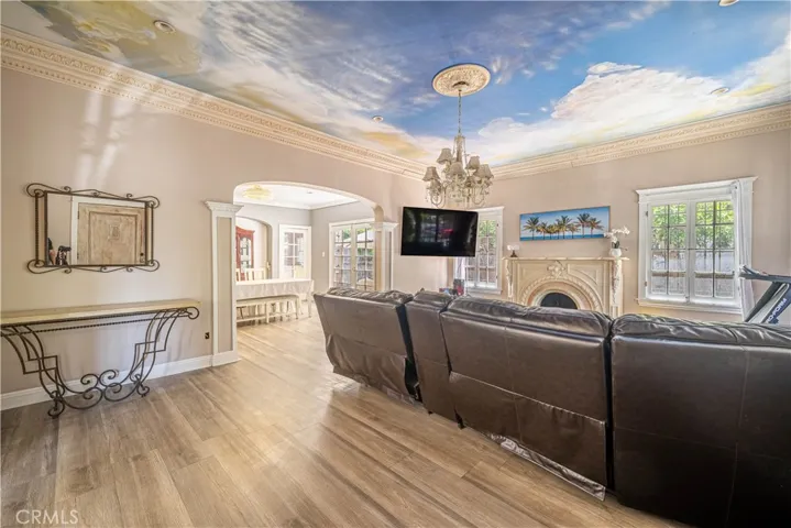 852 Mariposa  Livingroom