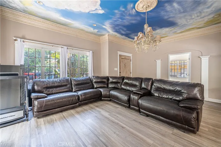 852 Mariposa  Livingroom
