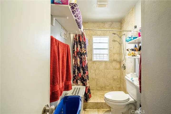 854 Mariposa         Bathroom 1