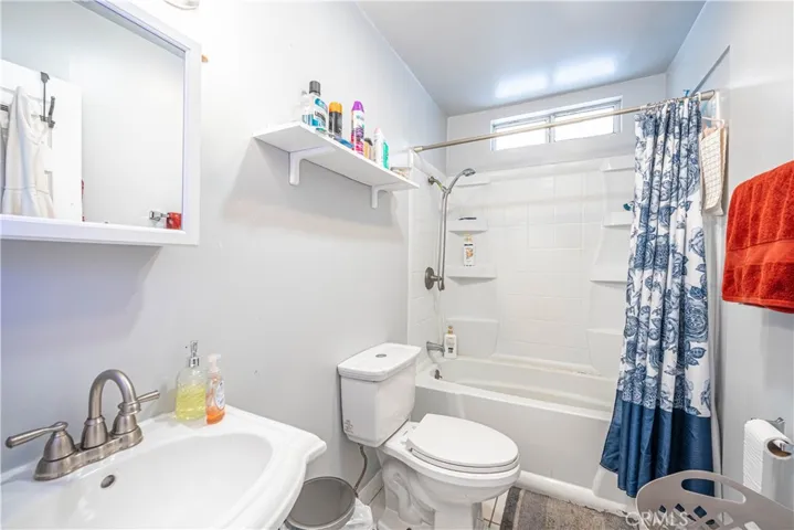 854 Mariposa         Bathroom 2