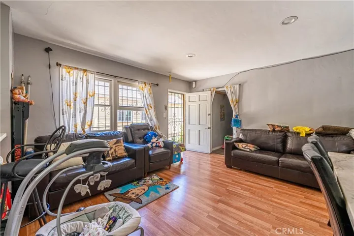 854 Mariposa         Living room and Kitchen