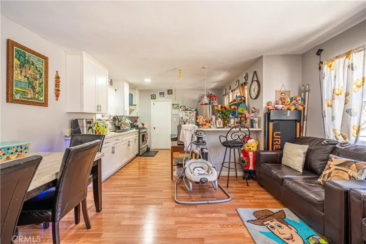 854 Mariposa         Living room and Kitchen