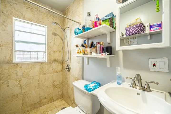 854 Mariposa         Bathroom 1