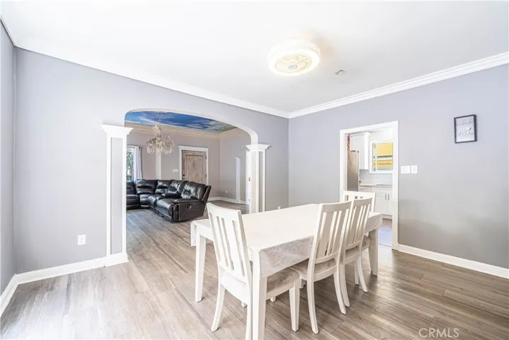 852 Mariposa       Dining-room