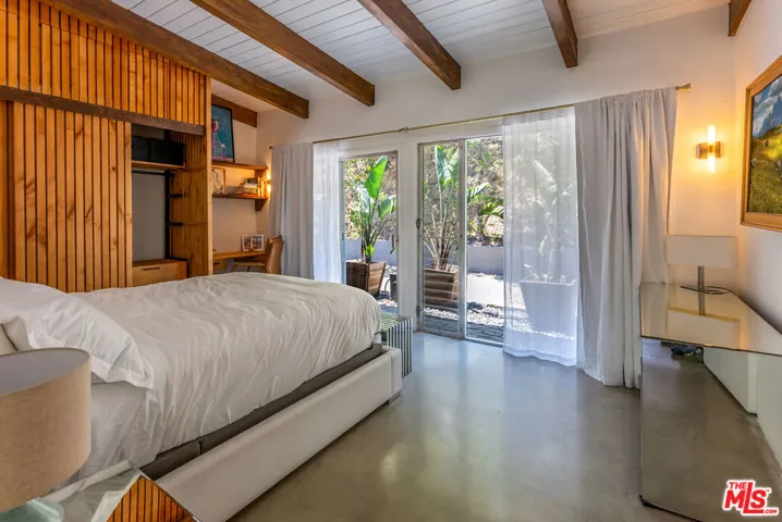 7211 Chelan Way, Los Angeles, California 90068