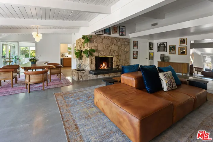 7211 Chelan Way, Los Angeles, California 90068