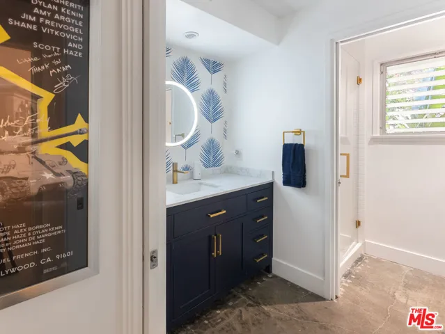 7211 Chelan Way, Los Angeles, California 90068