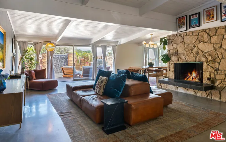 7211 Chelan Way, Los Angeles, California 90068