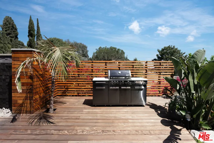 7211 Chelan Way, Los Angeles, California 90068
