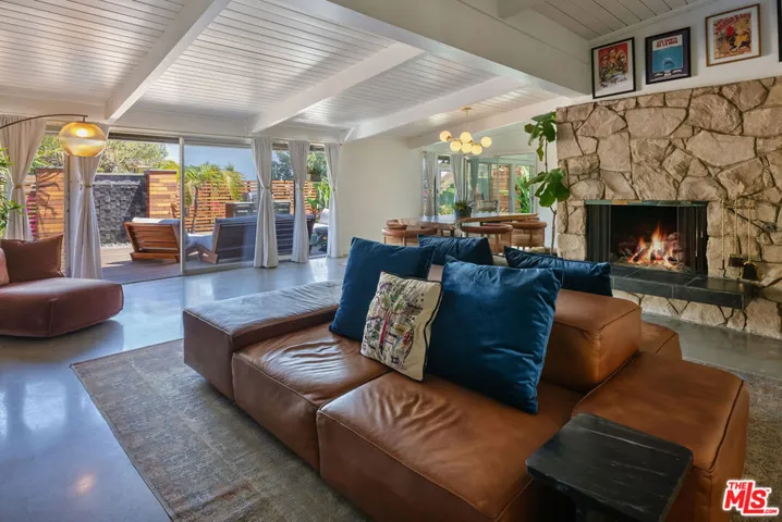 7211 Chelan Way, Los Angeles, California 90068