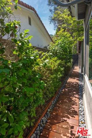 7211 Chelan Way, Los Angeles, California 90068