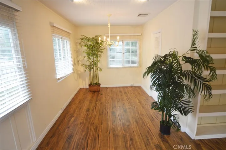 Lots of windows, natural light, and privacy.