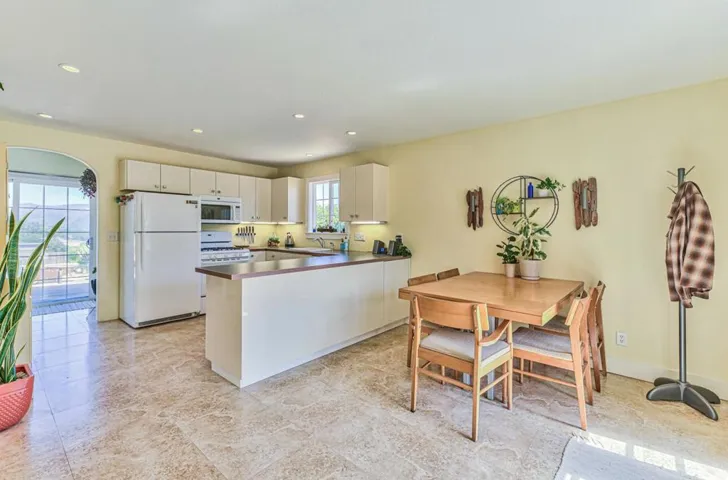 9450 Pollock Lane, Salinas, California 93907