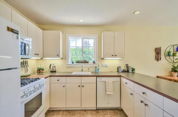 9450 Pollock Lane, Salinas, California 93907