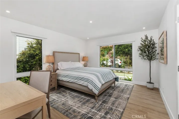 Secondary bedroom.