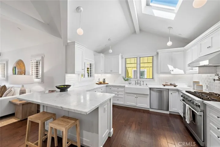 Open Kitchen, Marble Counters, Viking Appliances