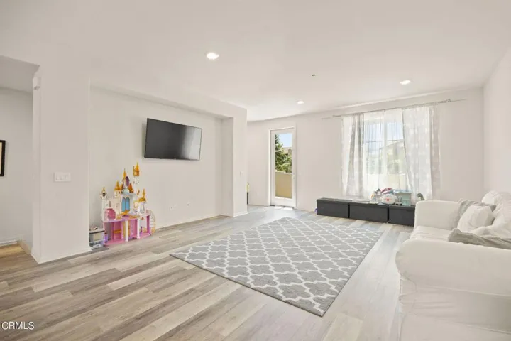 Spacious living room