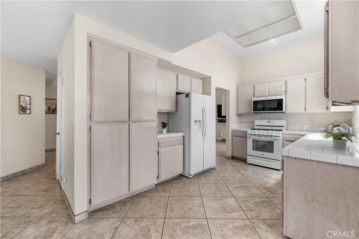 3248 Carnation Street, Rosamond, California 93560
