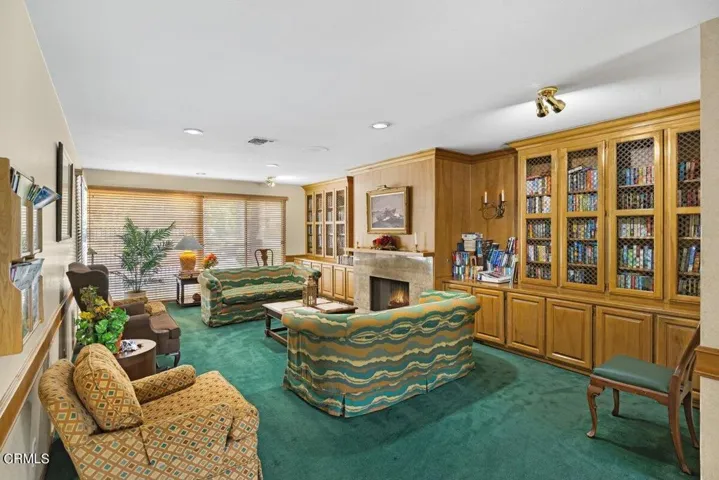 Patrician Lounge, Library