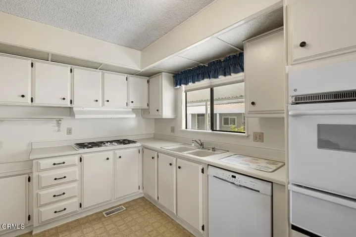 #24 Aurora Kitchen3