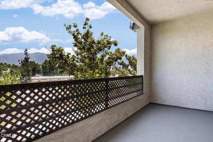 300 N El Molino Ave #309 012-mls