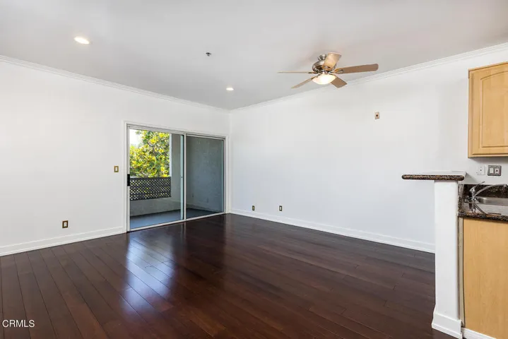 300 N El Molino Ave #309 010-mls