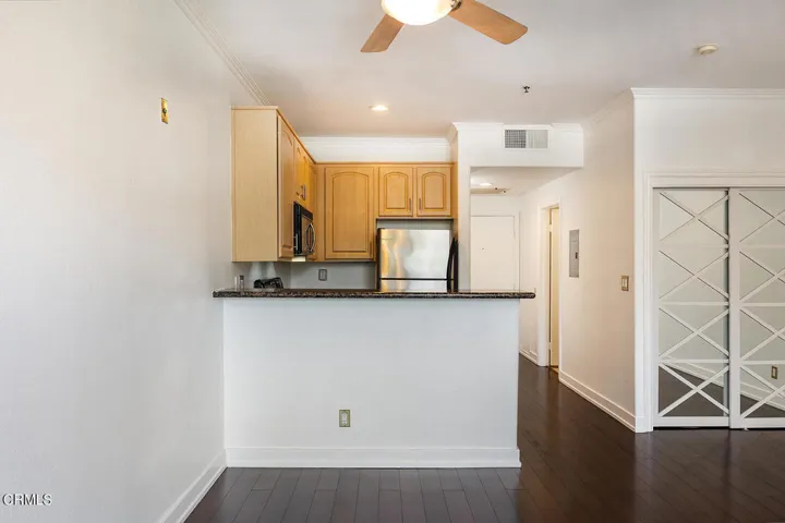 300 N El Molino Ave #309 008-mls