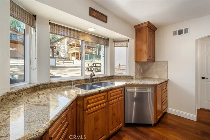 8790 Circle Oak Drive, Bradley, California 93426