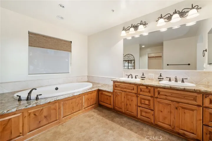 8790 Circle Oak Drive, Bradley, California 93426