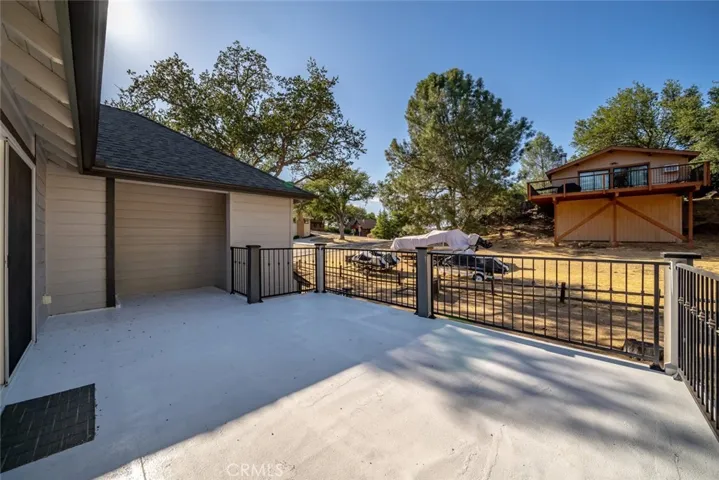 8790 Circle Oak Drive, Bradley, California 93426
