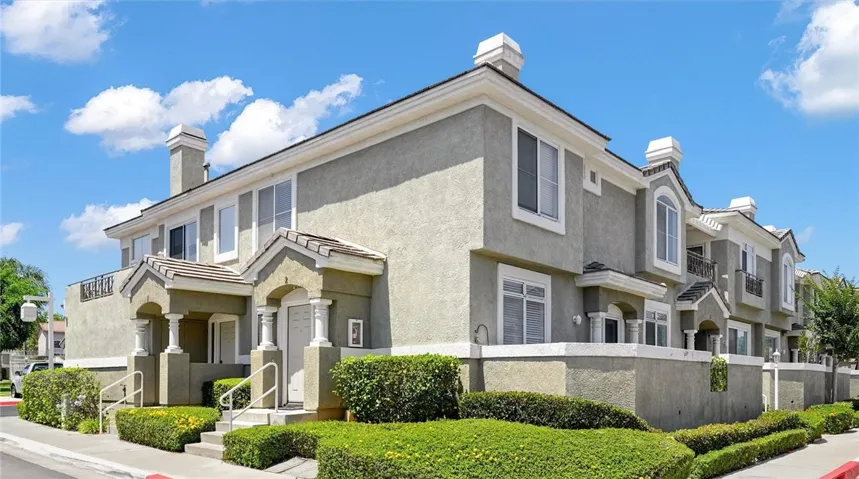 END UNIT-Front Entrance