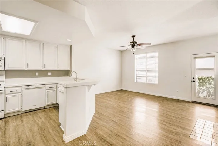 Breakfast bar- spacious and open living