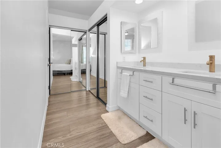 Primary ensuite Bathroom w/ dual sink
