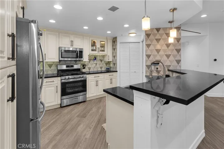 Kitchen with Breakfast Bar
