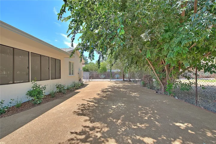 6627 Louise Avenue, Lake Balboa, California 91406