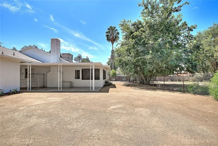 6627 Louise Avenue, Lake Balboa, California 91406