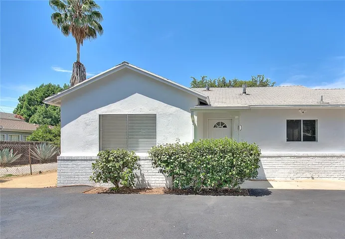 6627 Louise Avenue, Lake Balboa, California 91406