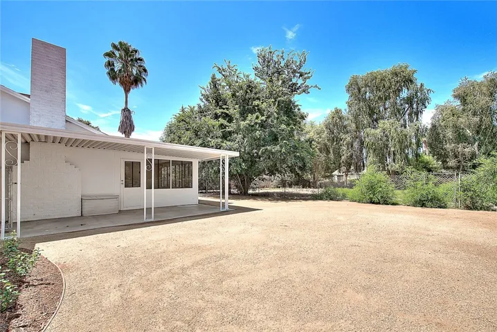 6627 Louise Avenue, Lake Balboa, California 91406