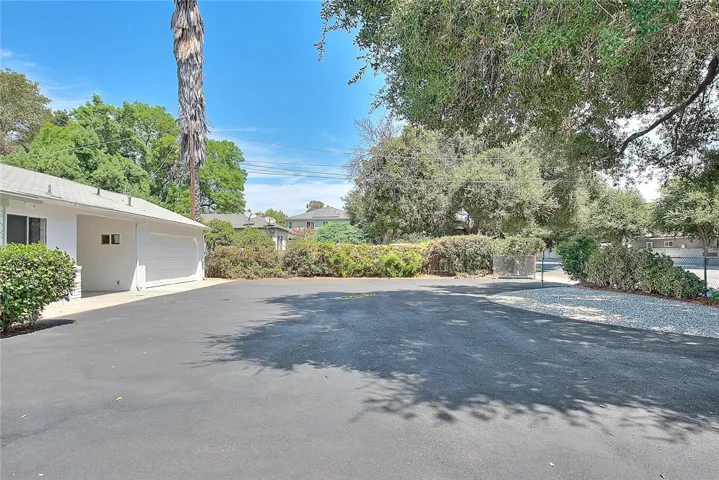 6627 Louise Avenue, Lake Balboa, California 91406