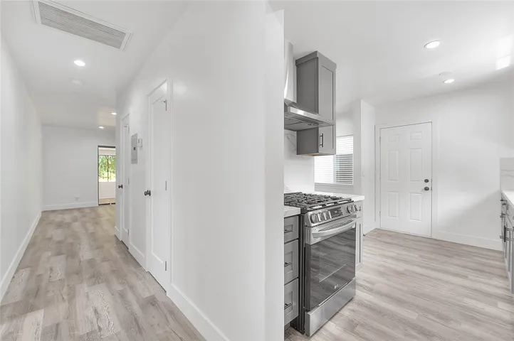 6627 Louise Avenue, Lake Balboa, California 91406