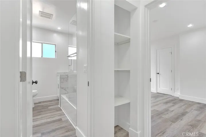 6627 Louise Avenue, Lake Balboa, California 91406
