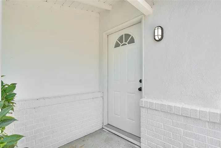 6627 Louise Avenue, Lake Balboa, California 91406