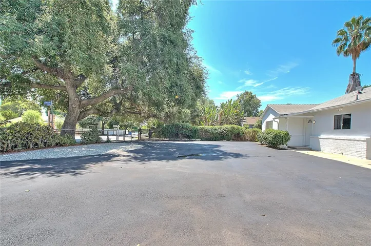 6627 Louise Avenue, Lake Balboa, California 91406