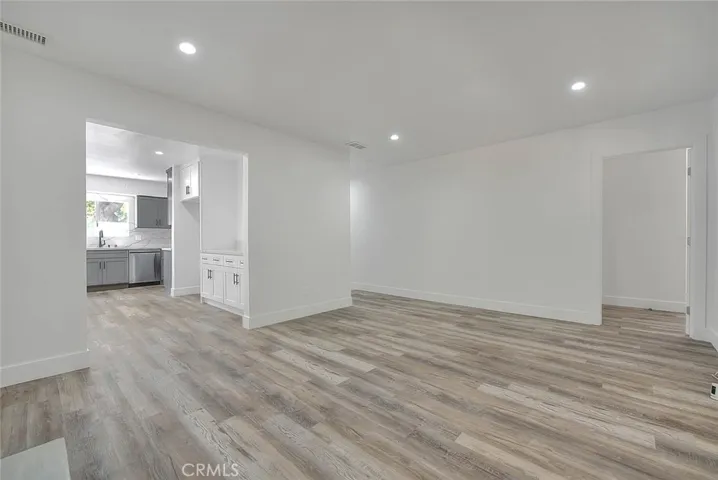 6627 Louise Avenue, Lake Balboa, California 91406
