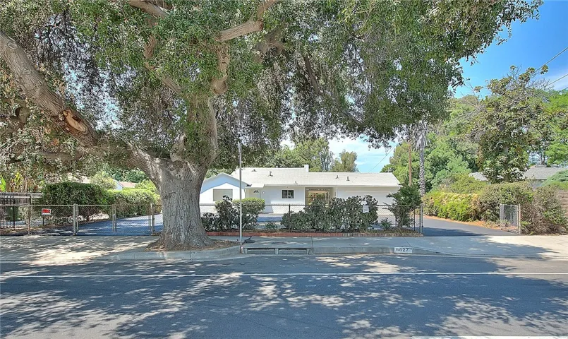 6627 Louise Avenue, Lake Balboa, California 91406