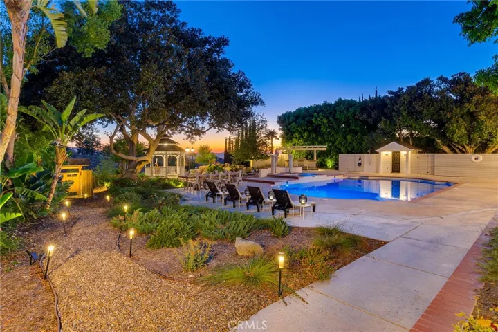 backyard second tier