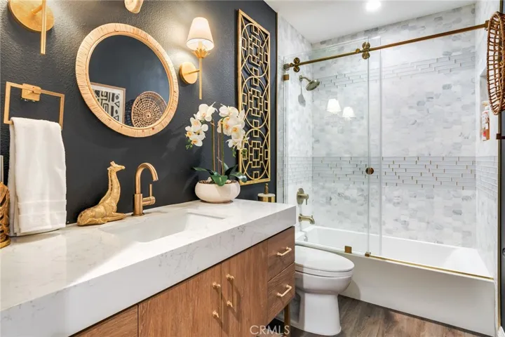 safari bathroom