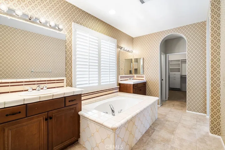 33293 Manchester Road, Temecula, California 92592